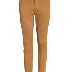 Pantalón marrón combinado con un cinturón de Salsa para la primavera 2018