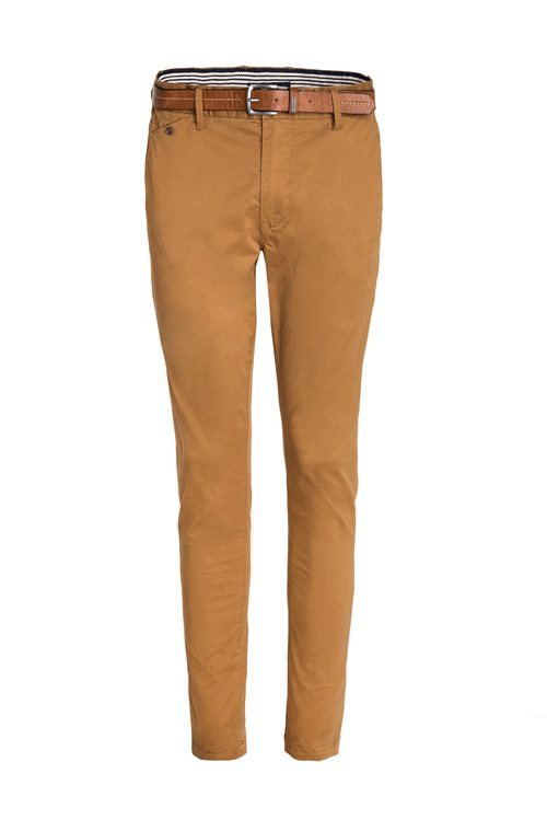 Pantalón marrón combinado con un cinturón de Salsa para la primavera 2018