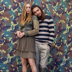 Abrigo verde acolchado y suéter a rayas de Sisley primavera/verano 2018