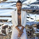 Chaqueta estructurada blanca y vaqueros blancos de Sisley primavera/verano 2018
