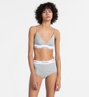 Conjunto en color gris de algodón de la nueva colección de Calvin Klein primavera/verano 2018