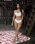 Kim Kardashian en la última campaña de Calvin Klein con un conjunto en color blanco de ropa interior