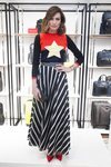 Nieves Álvarez con estampados a rayas y una estrella en la inauguración de Tumi