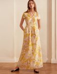 Vestido vaporoso de estampado floral amarillo y blanco de la nueva colección de MAX&Co primavera/verano 2018
