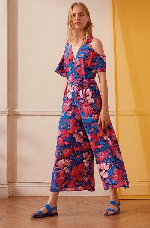 Mono de estampado floral rosa y azul eléctrico de la nueva colección de MAX&Co primavera/verano 2018