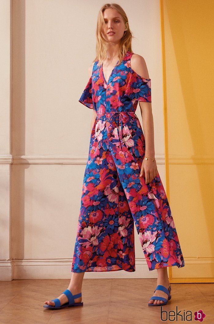 Mono de estampado floral rosa y azul eléctrico de la nueva colección de MAX&Co primavera/verano 2018