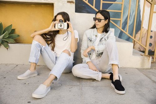 Alpargatas negras y grises de Toms para la primavera/verano 2018