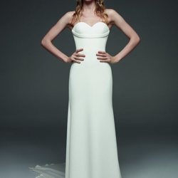 Vestido blanco liso de Pronovias colección avance 2019