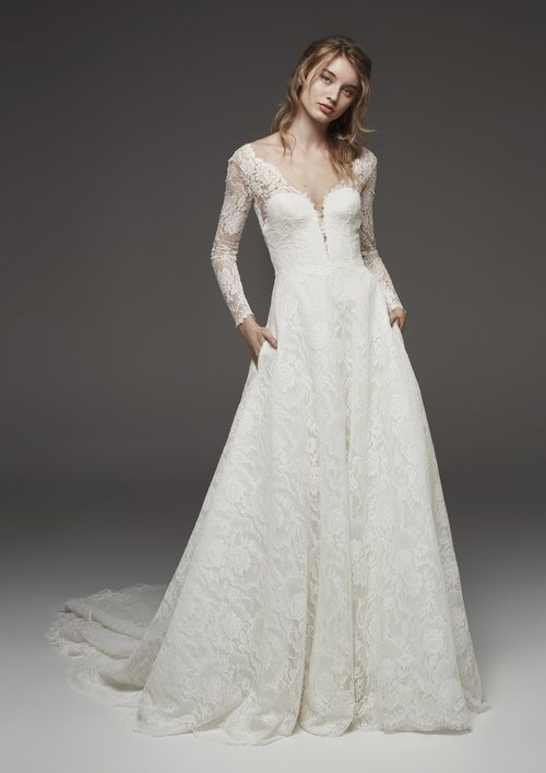 Vestido de encaje y corte princesa de Pronovias colección avance 2019