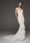 Vestido de corte sirena con flecos de Pronovias colección avance 2019