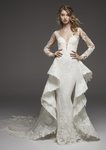 Vestido de corte sirena con volantes adheridos en los laterales de Pronovias colección avance 2019