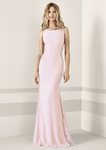 Vestido ceñido rosa palo con detalles de encaje de Pronovias Fiesta 2019