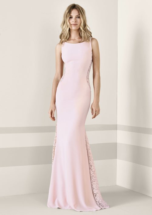 Vestido ceñido rosa palo con detalles de encaje de Pronovias Fiesta 2019