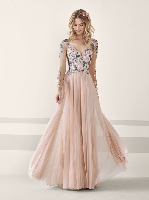 Vestido rosa de tul y estampado de flores de Pronovias Fiesta 2019
