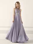 Vestido de princesa violeta con transparencias y vuelo de Pronovias Fiesta 2019