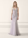 Vestido de corte sirena con pedrerías y flores estampadas de Pronovias Fiesta 2019