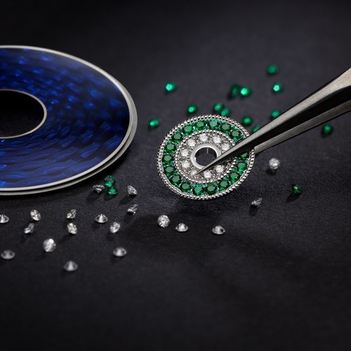Decoración de los relojes de la colección Liens Lumière de Chaumet