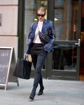 Rosie Huntington con una americana de cuadros por Nueva York 2018