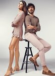 Isabel Fontana y Andrés Velencoso posando con zapatos marrones para Carmela primavera/verano 2018