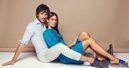 Isabel Fontana y Andrés Velencoso posando con zapatos azul marino para Carmela primavera/verano 2018