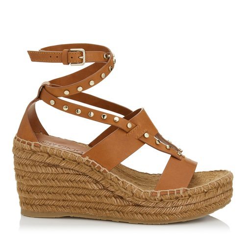 Sandalia marrón con suela de plataforma de esparto de la nueva colección primavera/verano 2018 de Jimmy Choo