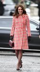 Kate Middleton con un abrigo de pata de gallo en su visita a Estocolmo