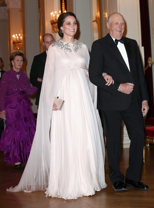 Kate Middleton con un vestido de Alexander McQueen en la cena en su honor en Oslo