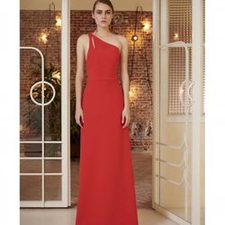 Vestido asimétrico rojo de la nueva colección primavera/verano 2018 de Dolores Promesas