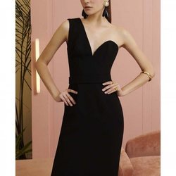 Vestido midi en color negro de la nueva colección primavera/verano 2018 de Dolores Promesas
