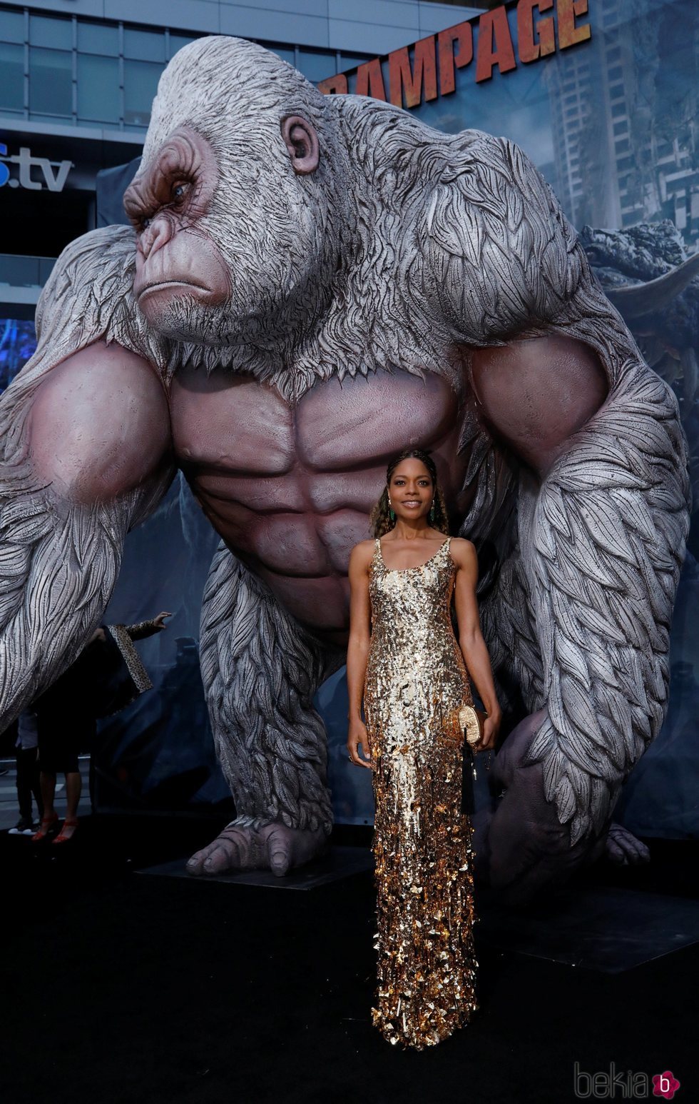 Deslumbrante vestido dorado de Naomie Harris