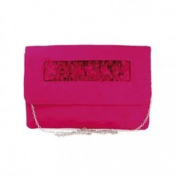 Bolso fucshia con cadena plateada de la nueva colección primavera/verano 2018 de Carolina Boix