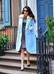 Amal Clooney con un abrigo azul bebé de Ermanno Scervino
