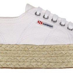 Superga en color blanco de la nueva colección primavera/verano 2018