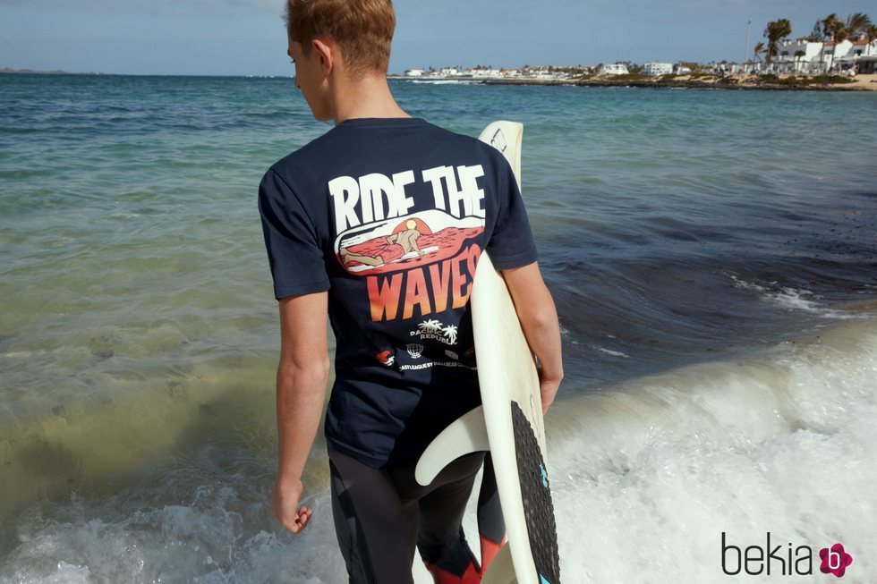 Camiseta estampada de la colección 'Pacific Republic' de Pull&Bear