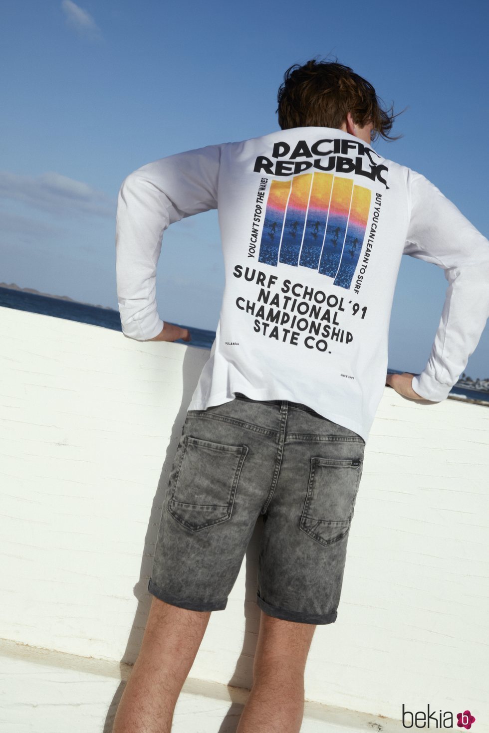 Camiseta de manga larga de la colección 'Pacific Republic' de Pull&Bear