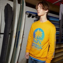 Sudadera masculina de la colección 'Pacific Republic' de Pull&Bear