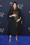 Eva Longoria con un vestido verde botella en el estreno de la película 'A Wrinkle in Time'