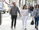 Eva Longoria con un look cómodo junto a su marido Jose Baston