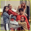 Cara Delevingne en la campaña del nuevo modelo de Puma 'Suede Bow'