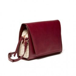 Bolso color vino de Sisley para el Día de la Madre