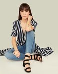 Aitana Ocaña con un vestido de rayas posando para el lookbook de Stradivarius 2018
