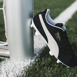 Bota para césped artificial de la colección 'Future Suede' de Puma