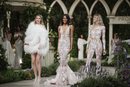 Vestidos de la colección Atelier 2019 de Pronovias en la Barcelona Bridal Fashion Week 2018