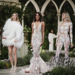 Vestidos de la colección Atelier 2019 de Pronovias en la Barcelona Bridal Fashion Week 2018