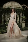 Vestido color marfil de la colección Atelier 2019 de Pronovias en la Barcelona Bridal Fashion Week 2018