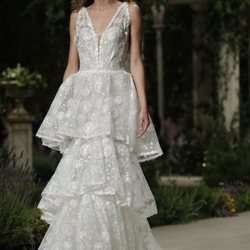 Vestido inspiración boho de la colección Atelier 2019 de Pronovias en la Barcelona Bridal Fashion Week 2018