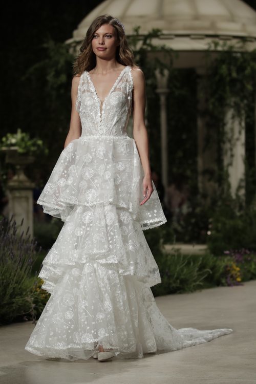 Vestido inspiración boho de la colección Atelier 2019 de Pronovias en la Barcelona Bridal Fashion Week 2018
