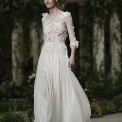 Vestido floral de la colección Atelier 2019 de Pronovias en la Barcelona Bridal Fashion Week 2018