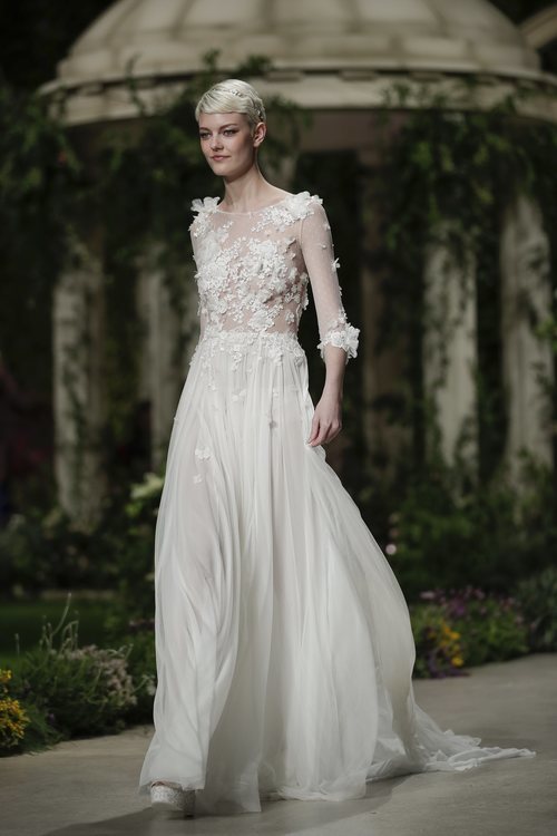 Vestido floral de la colección Atelier 2019 de Pronovias en la Barcelona Bridal Fashion Week 2018