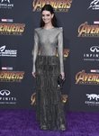 Lydia Hearst con un vestido plateado en la premiere 'Los Vengadores: Infinity War' 2018